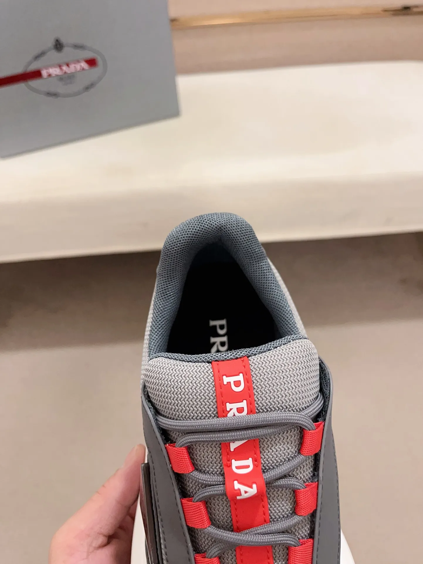 Men's shoes 💰 580💰 ✔️✔️✔️High-quality new PRADA counters are launched at the same time. The new men's shoes and 😘fabrics are selected from first-layer cowhide and are made by pure handicrafts. Lining: Full cowhide lining. 👍🏿 High-end ☄️ air-cushion molded anti-slip rubber outsole, exquisite lines, simple and elegant, comfortable and high-end for leisure travel. Code number: 38 to 44